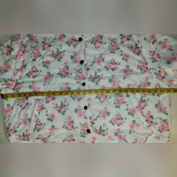 Oversized White Quilted Pink Rose Bomber Jacket in size Large Cottage Gardengirl - Picture 3 of 8